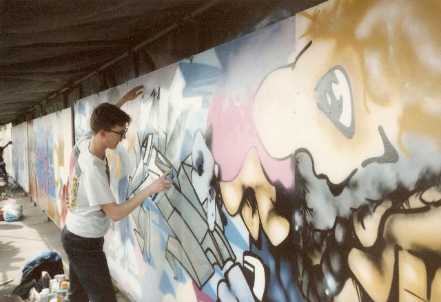 Inkie outlining at the 1989 World Graffiti Championships in 1989 pic by 